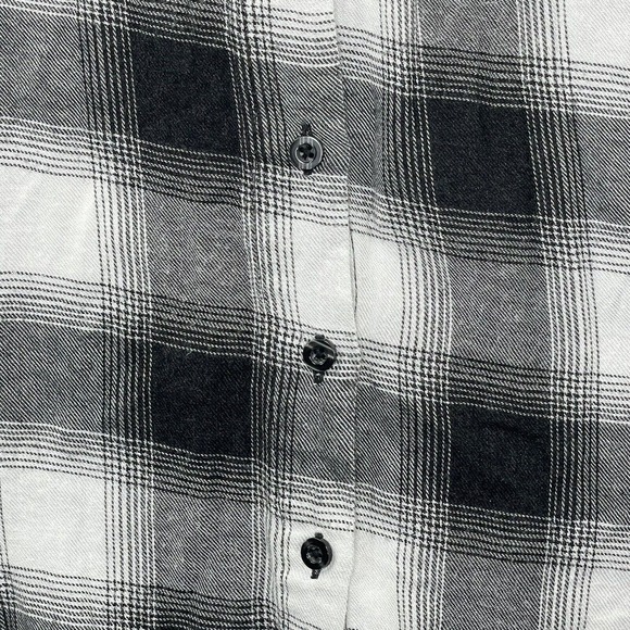 Torrid 2 Women’s Plus Size 2X Black & White Plaid Button Down Shirt Top - Picture 14 of 14